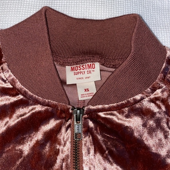 Mossimo Woman’s Bomber Velvet Jacket Size XS Plush Plum Front Zipper - Picture 3 of 11